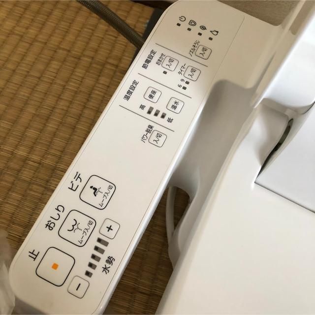 ジャンク品 TOTO 温水洗浄便座 ウォシュレット TCF2222E #NW1 商品の