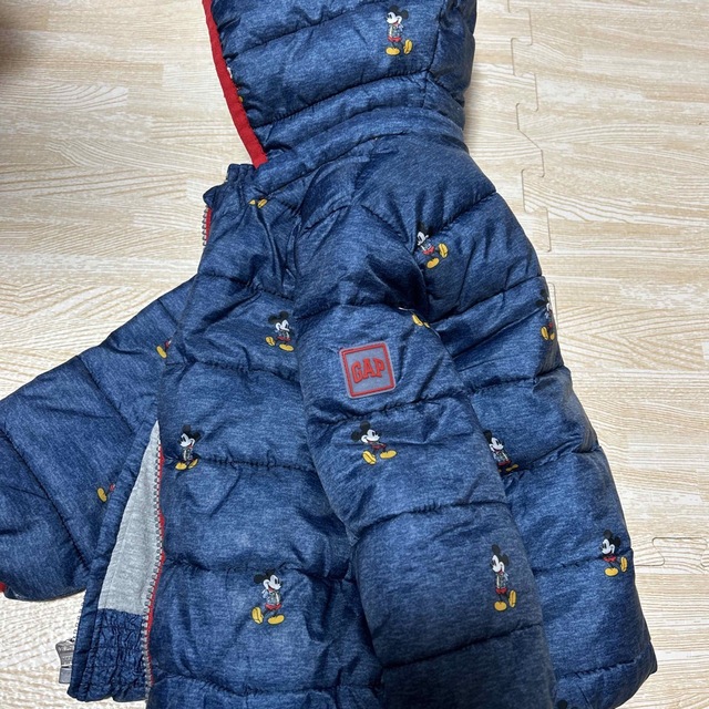 babyGAP(ベビーギャップ)のgap ミッキーダウン　サイズ18-24 80 キッズ/ベビー/マタニティのベビー服(~85cm)(ジャケット/コート)の商品写真