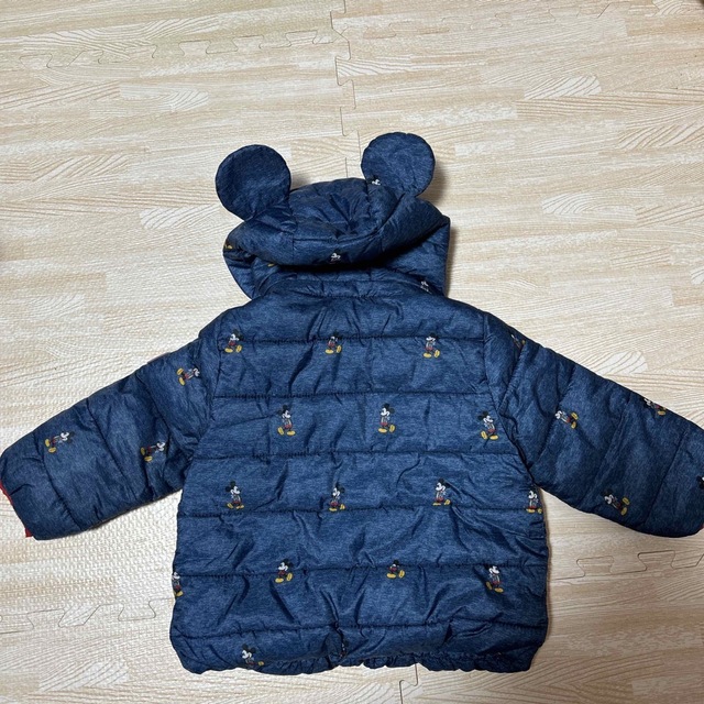 babyGAP(ベビーギャップ)のgap ミッキーダウン　サイズ18-24 80 キッズ/ベビー/マタニティのベビー服(~85cm)(ジャケット/コート)の商品写真