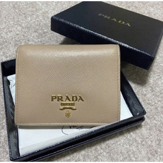 PRADA(プラダ)の《今週まで》美品 PRADA 折財布 マルチカラー サフィアーノレザー ピンク レディースのファッション小物(財布)の商品写真