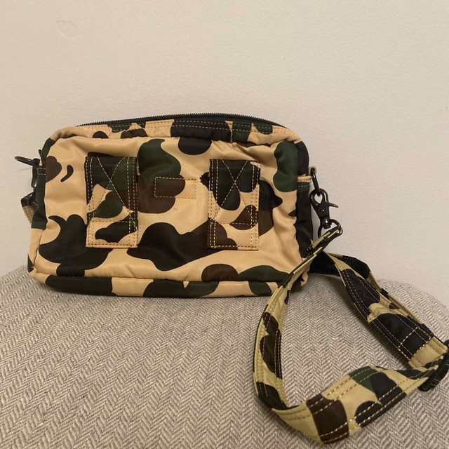 A BATHING APE(アベイシングエイプ)のa bathing ape ショルダーバック　BAPE PORTER メンズのバッグ(ショルダーバッグ)の商品写真