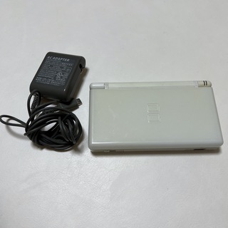ニンテンドーDS(ニンテンドーDS)のNintendo DS 本体　充電器付き　ゲーム　ゲーム機(携帯用ゲーム機本体)