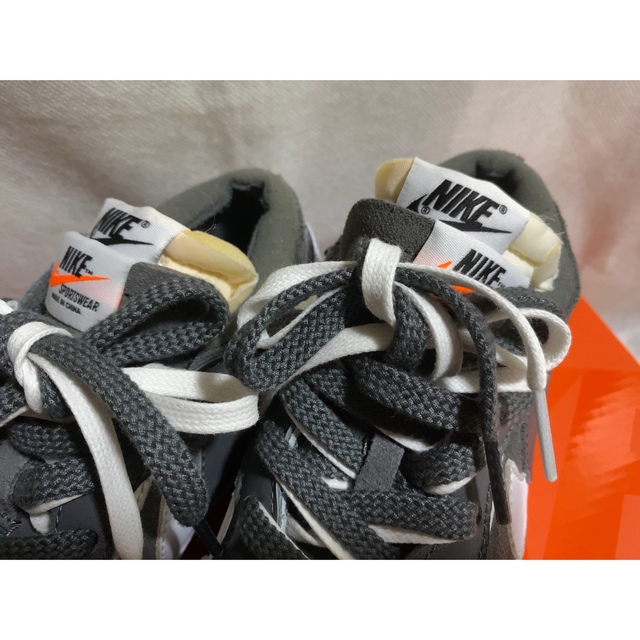 NIKE(ナイキ)のNike sacai BlazerLow IRONGREY 22.5 レディースの靴/シューズ(スニーカー)の商品写真