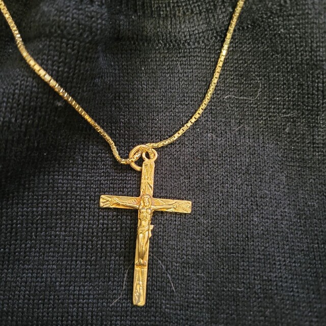 美品K18金のネックレスとK22金の十字架のヘッド