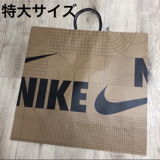 NIKE(ナイキ)の特大サイズ 紙袋　ナイキ紙袋　ナイキ ショッパー 袋 梱包資材　プレゼント包装 レディースのバッグ(ショップ袋)の商品写真