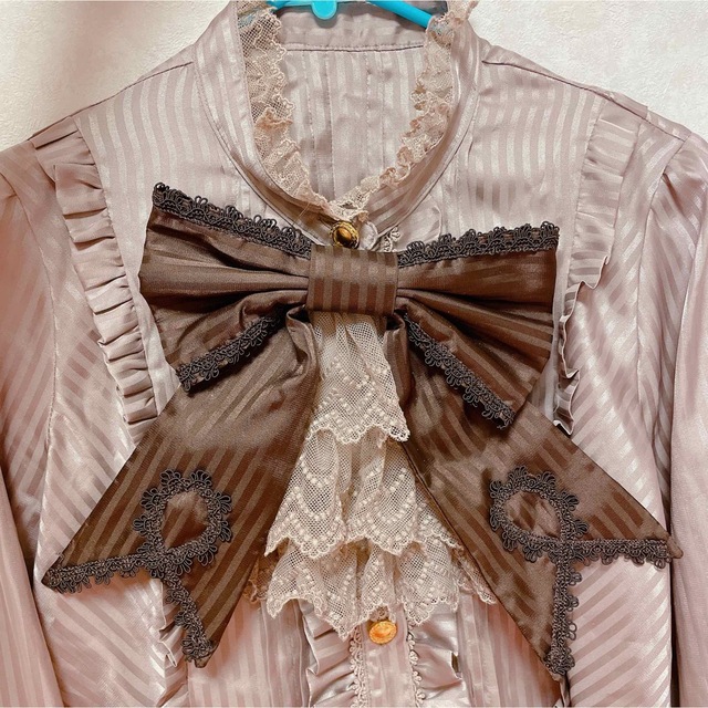 Angelic Pretty(アンジェリックプリティー)のAngelicPretty ボウタイブラウス モカ レディースのトップス(シャツ/ブラウス(長袖/七分))の商品写真