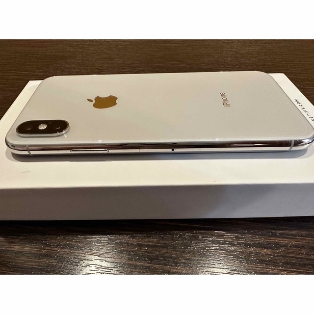 iPhone(アイフォーン)のiPhone XS シルバー　64GB SIMフリー　値引きします スマホ/家電/カメラのスマートフォン/携帯電話(スマートフォン本体)の商品写真