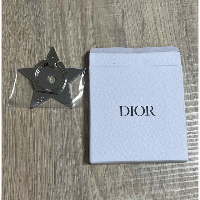 Dior(ディオール)のDior スマホリング スマホ/家電/カメラのスマホアクセサリー(その他)の商品写真