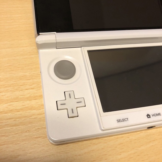 任天堂(ニンテンドウ)の任天堂　ニンテンドー3DS ホワイト エンタメ/ホビーのゲームソフト/ゲーム機本体(携帯用ゲーム機本体)の商品写真