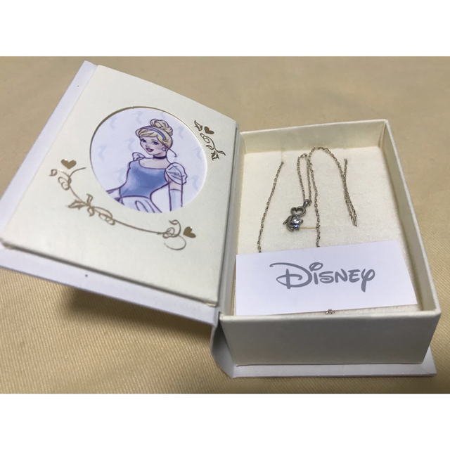 Disney(ディズニー)のDisney 絵本 箱入り ネックレス ペンダント プリンセス レディースのアクセサリー(ネックレス)の商品写真