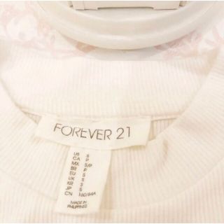 フォーエバートゥエンティーワン(FOREVER 21)のFOREVER 21 【Ｓサイズ】白のカットソー   レディース (カットソー(半袖/袖なし))