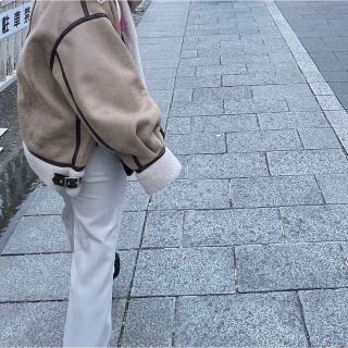 ジーユー(GU)のイージーセミフレアパンツ　ホワイト(カジュアルパンツ)