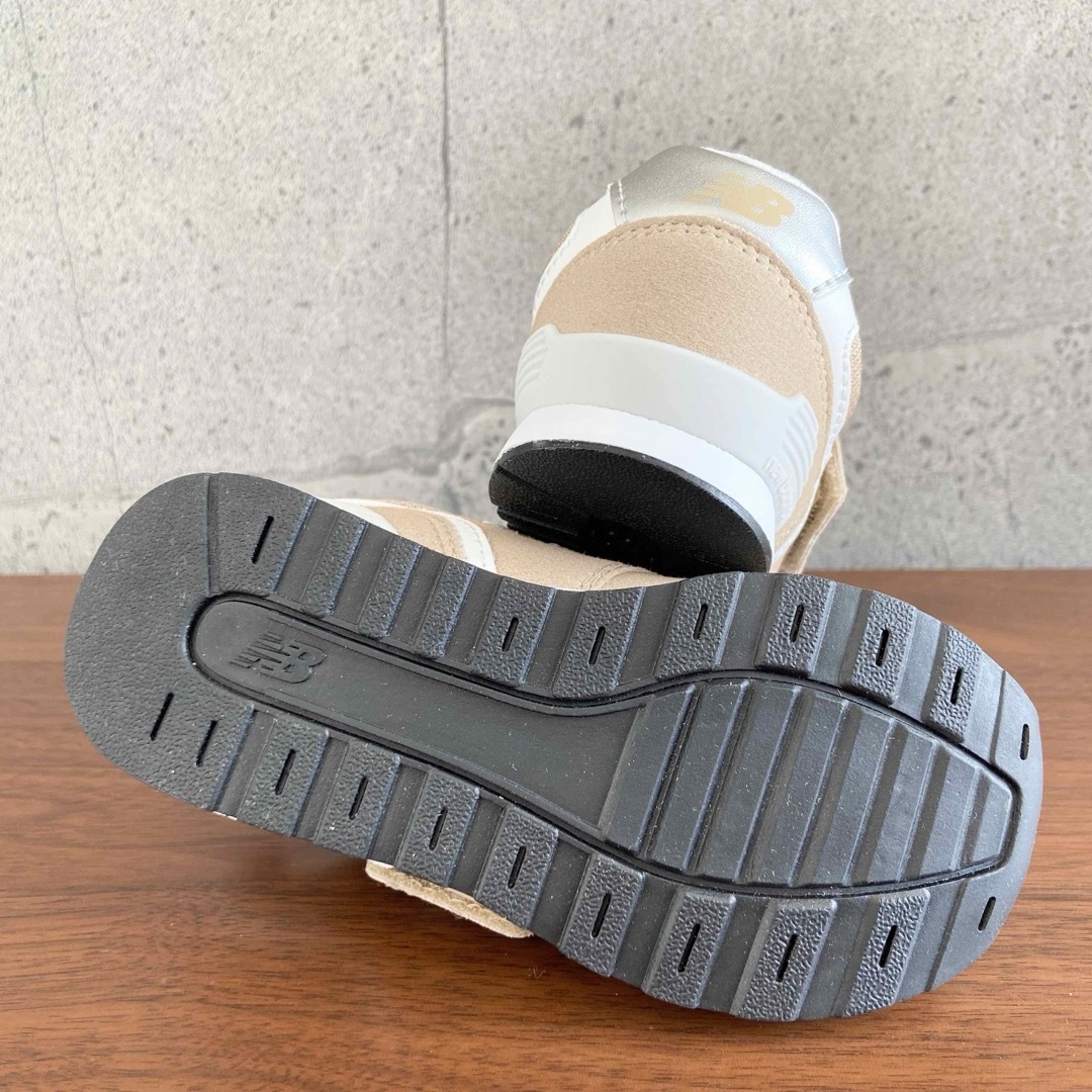 New Balance - 【新品】13.5センチ ベージュ ニューバランス New Balance - 【新品】13.5センチ ベージュ ニューバランス