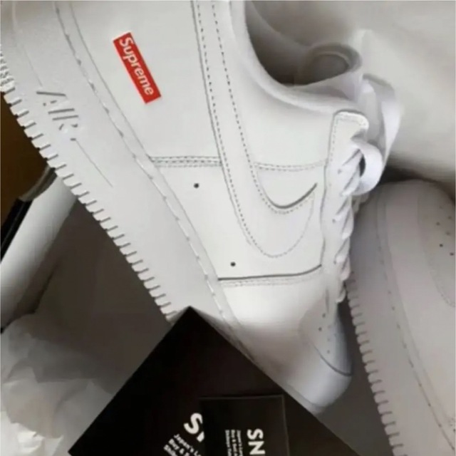 SUPREME × NIKE AIR FORCE 1 LOW 28.5cm メンズの靴/シューズ(スニーカー)の商品写真