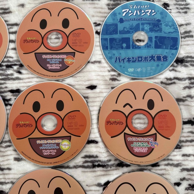 アンパンマン(アンパンマン)のお得なアンパンマンDVDまとめ売りセット　DVDケース付き エンタメ/ホビーのDVD/ブルーレイ(キッズ/ファミリー)の商品写真