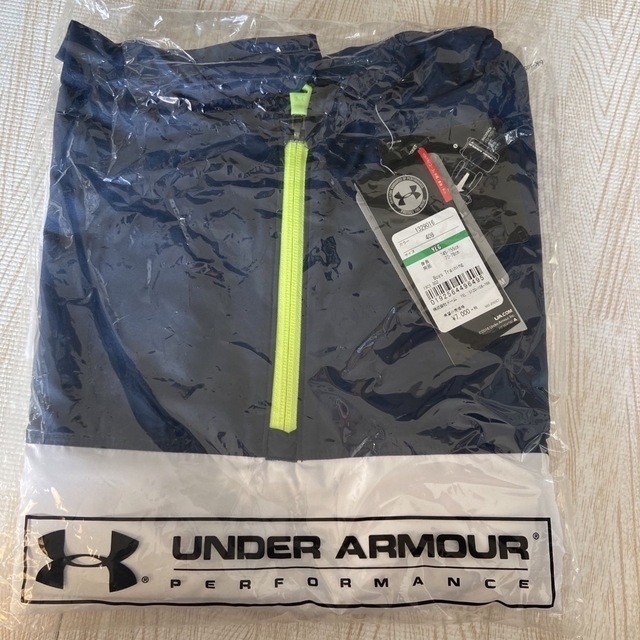 UNDER ARMOUR(アンダーアーマー)のアンダーアーマー  YLG 新品　150cm  ウィンドブレーカー　アノラック スポーツ/アウトドアのトレーニング/エクササイズ(トレーニング用品)の商品写真