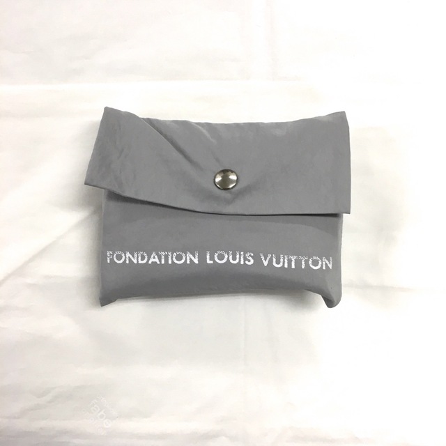 LOUIS VUITTON(ルイヴィトン)のFONDATION LOUIS VUITTON エコバッグ　ドット　ロゴ入り レディースのバッグ(エコバッグ)の商品写真