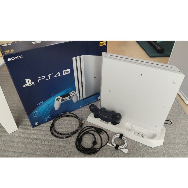 【当日発送】PS4 pro 1TB CUH-7200B ソフト3本＋充電スタンド