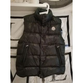 モンクレール(MONCLER)のMONCLER　モンクレール　ダウンベスト　　色褪せありのため格安(ダウンベスト)