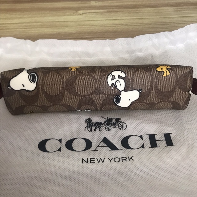 COACH(コーチ)のスヌーピー　コーチ　コラボ　ペンケース インテリア/住まい/日用品の文房具(ペンケース/筆箱)の商品写真