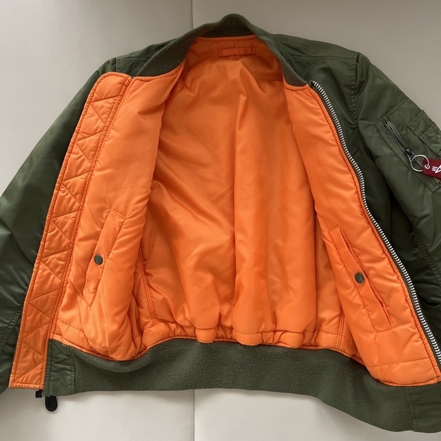 ALPHA INDUSTRIES(アルファインダストリーズ)のアルファインダストリーズ　ミリタリージャケット　ma-1  xs レディースのジャケット/アウター(ミリタリージャケット)の商品写真