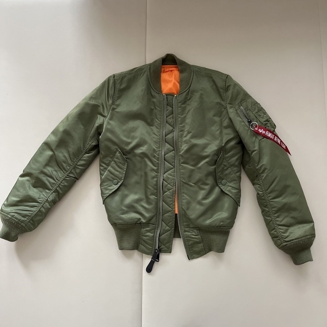 ALPHA INDUSTRIES(アルファインダストリーズ)のアルファインダストリーズ　ミリタリージャケット　ma-1  xs レディースのジャケット/アウター(ミリタリージャケット)の商品写真