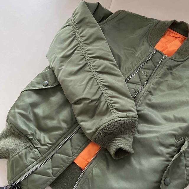 ALPHA INDUSTRIES(アルファインダストリーズ)のアルファインダストリーズ　ミリタリージャケット　ma-1  xs レディースのジャケット/アウター(ミリタリージャケット)の商品写真