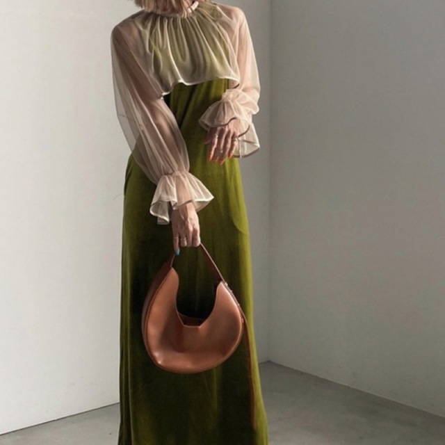 UND MANY WAY BALLOON VEIL DRESS