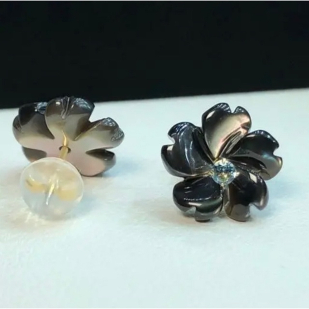 新品 桜 花 フラワー ブラックシェル ブルートパーズ k18ピアス 新品 桜 花 フラワー ブラックシェル ブルートパーズ k18ピアス