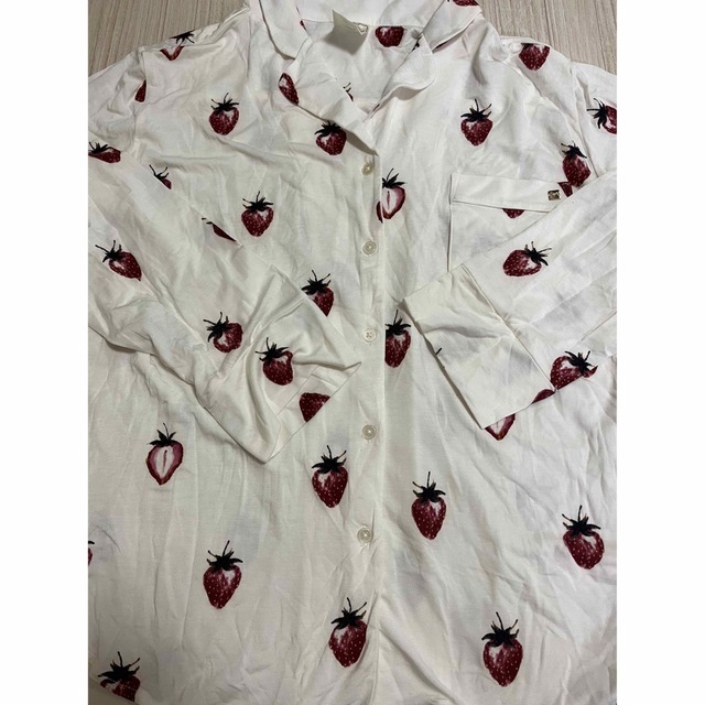 gelato pique(ジェラートピケ)のgelato pique ストロベリー トップス シャツ 長袖 いちご ホワイト レディースのルームウェア/パジャマ(ルームウェア)の商品写真