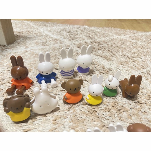 miffy(ミッフィー)のミッフィー フィギア ガチャガチャ セット エンタメ/ホビーのおもちゃ/ぬいぐるみ(キャラクターグッズ)の商品写真