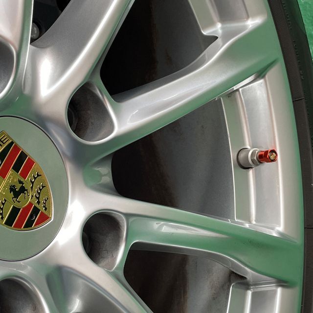 Porsche(ポルシェ)のポルシェ Porsche タイヤバルブ エアーバルブ キャップ アンバー 4個 自動車/バイクの自動車(車外アクセサリ)の商品写真