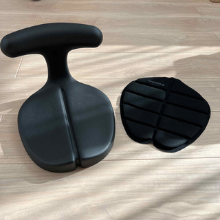 美品　アーユルチェアー ayur-chair 体圧分散マット付 座椅子 腰痛対策(デスクチェア)