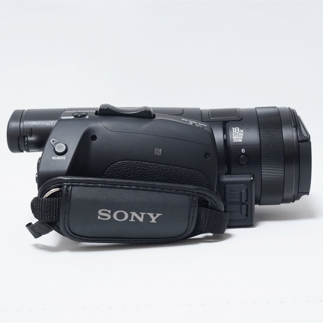 SONY(ソニー)のSONY  デジタルビデオカメラ ハンディカム FDR-AX700 スマホ/家電/カメラのカメラ(ビデオカメラ)の商品写真