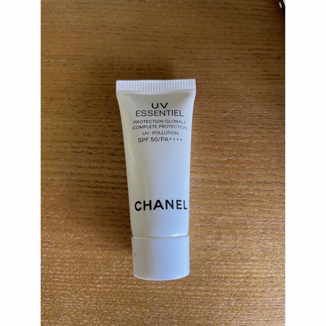 CHANEL(シャネル)のシャネル　uv エサンシエルコンプリート　サンプル コスメ/美容のベースメイク/化粧品(化粧下地)の商品写真