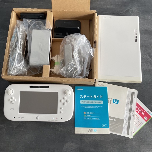 Wii U(ウィーユー)のWiiU プレミアムセット　コントローラー、ソフト付き エンタメ/ホビーのゲームソフト/ゲーム機本体(家庭用ゲーム機本体)の商品写真