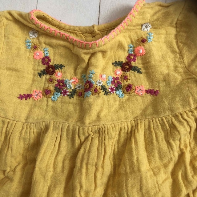 NEXT(ネクスト)のnext 花柄刺繍92cm キッズ/ベビー/マタニティのキッズ服女の子用(90cm~)(Tシャツ/カットソー)の商品写真