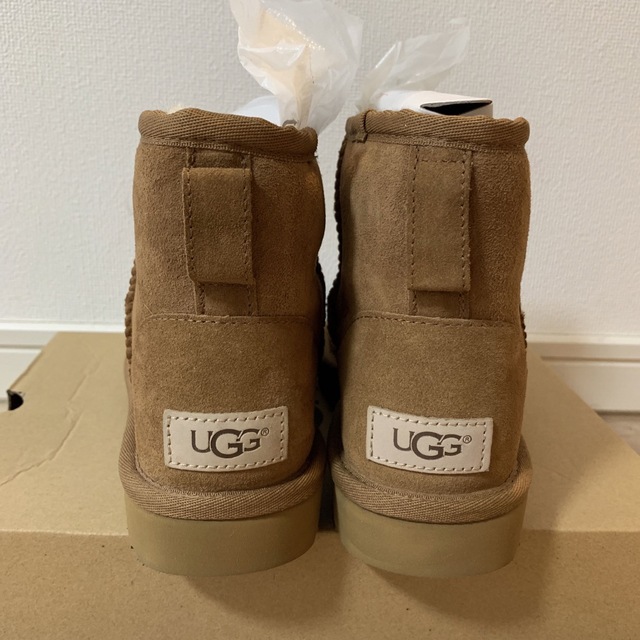 UGG(アグ)の新品　UGG　CLASSIC MINI II　CHESTNUT　23㎝　ムートン レディースの靴/シューズ(ブーツ)の商品写真