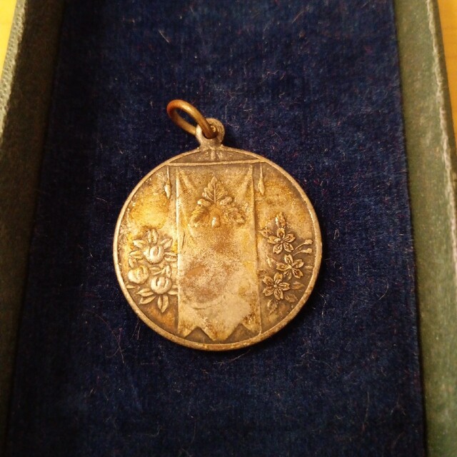 レア 珍品】昭和三年 御大典記念 メダル 記章 大日本蠶絲会 直径 レア 珍品】昭和三年 御大典記念 メダル 記章 大日本蠶絲会 直径