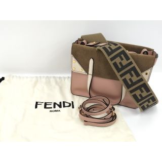 FENDI   フリップ　スモール　ショルダーバッグ　レザー　黒