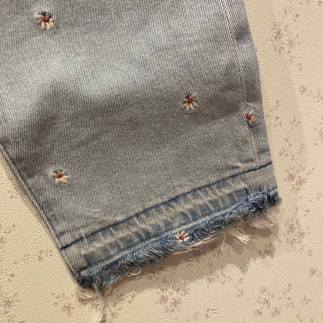 GAP(ギャップ)の刺繍デニム レディースのパンツ(デニム/ジーンズ)の商品写真