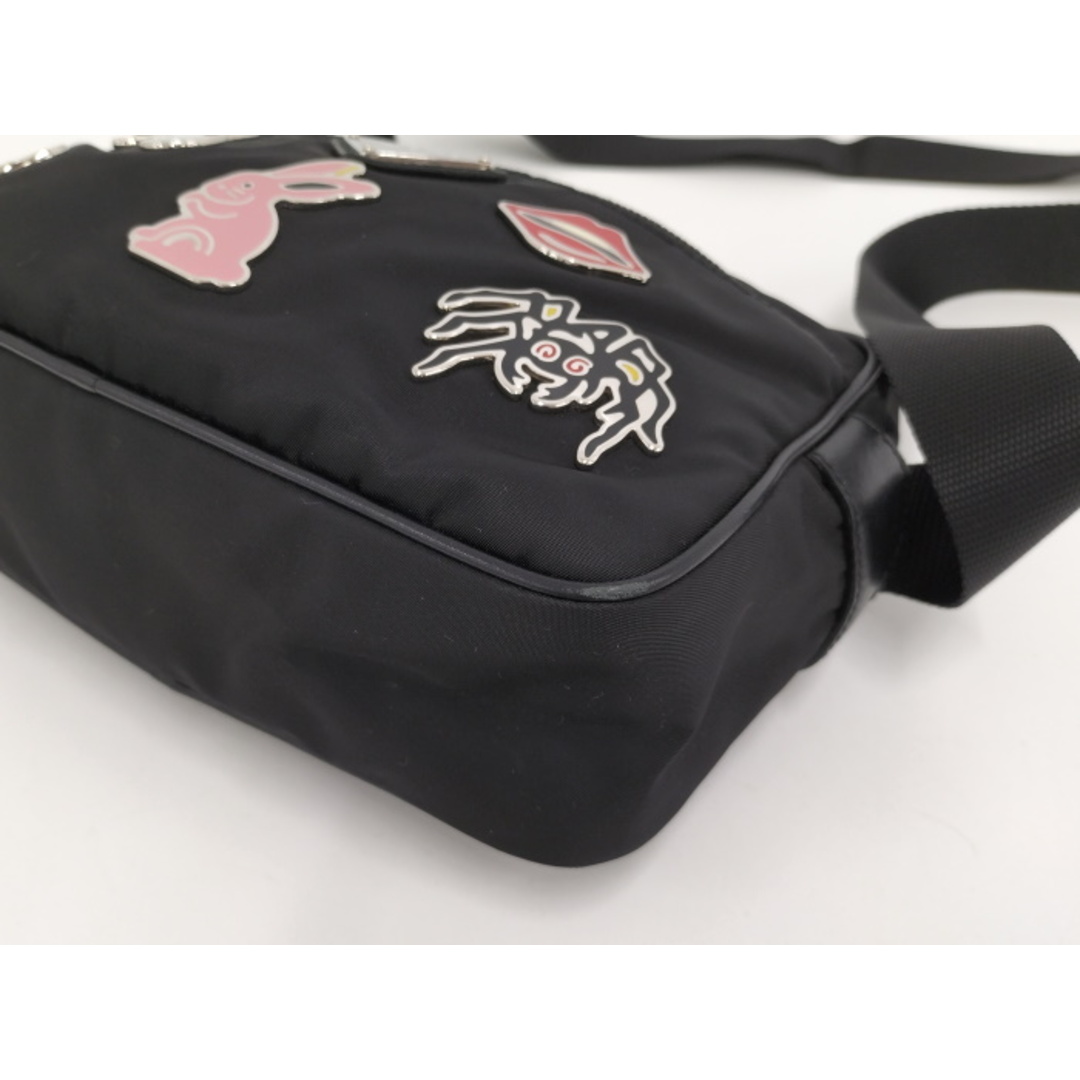 PRADA - PRADA メタルアップリケ ナイロン ショルダーバッグ PRADA - PRADA メタルアップリケ ナイロン ショルダーバッグ
