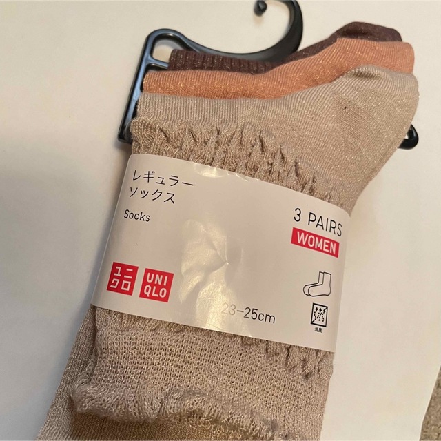 UNIQLO(ユニクロ)の【新品】UNIQLOレギュラーソックス3足セット 靴下　ラメ入り レディースのレッグウェア(ソックス)の商品写真