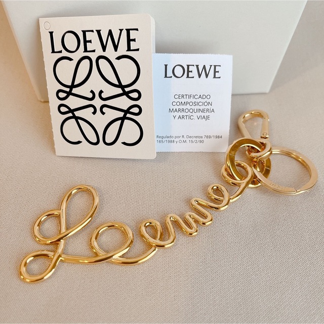 LOEWE(ロエベ)のLOEWE Signature キーホルダー シグネチャー チャーム レディースのファッション小物(キーホルダー)の商品写真