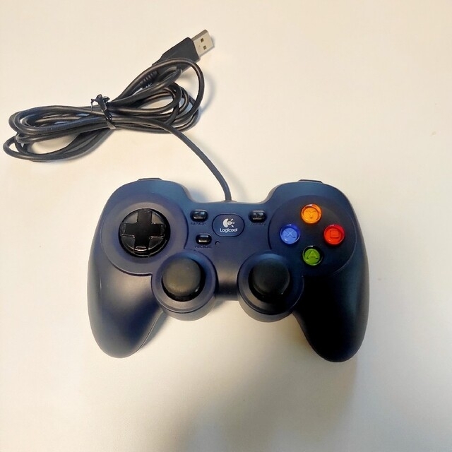 2個セット　PlayStation互換対応コントローラーとPC用コントローラー エンタメ/ホビーのゲームソフト/ゲーム機本体(その他)の商品写真
