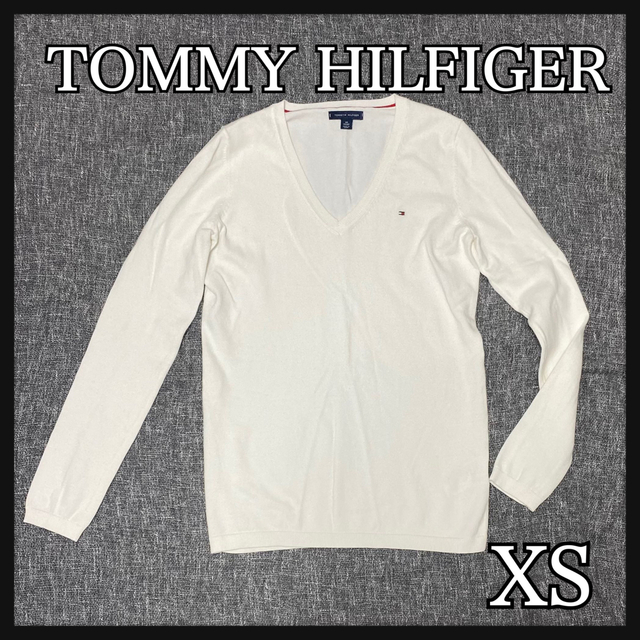 TOMMY HILFIGER(トミーヒルフィガー)の【美品 XS】TOMMY HILFIGER Vネックロゴ刺繍ニット レディースのトップス(ニット/セーター)の商品写真