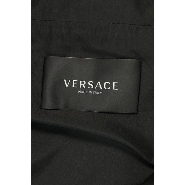 VERSACE(ヴェルサーチ)のヴェルサーチ A88541 ジップアップナイロンブルゾン メンズ 52 メンズのジャケット/アウター(ブルゾン)の商品写真