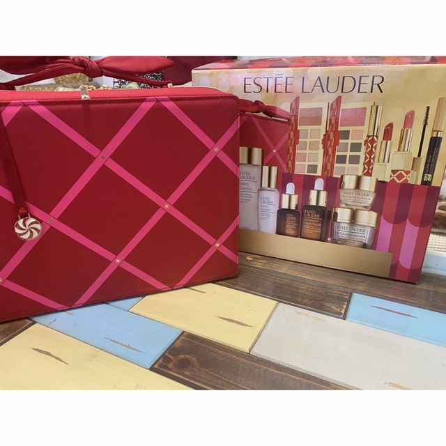 Estee Lauder(エスティローダー)のESTEE LAUDER  クリスマス限定セット コスメ/美容のキット/セット(コフレ/メイクアップセット)の商品写真