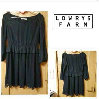 ローリーズファーム(LOWRYS FARM)の♡LOWRYSFARM　長袖膝丈ワンピースMブラック黒スカラップスカートお花(ひざ丈ワンピース)