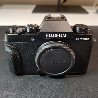 フジフイルム(富士フイルム)の【中古】FUJIFILM X-T100 ボディのみ（ブラック）(ミラーレス一眼)